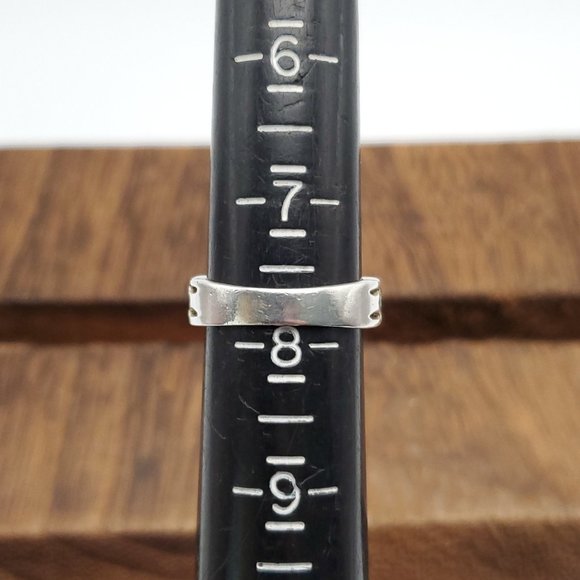 Size 7.75 925 Sterling Silver Celtic Style Green Glass Gem Ring - Picture 7 of 9